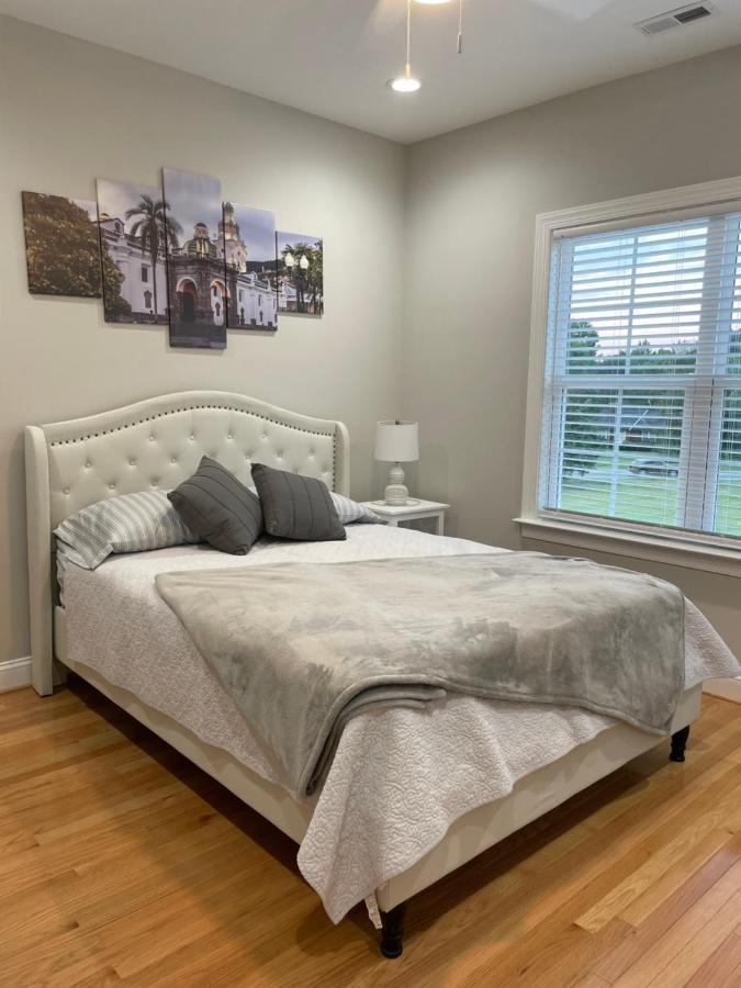 La Casa Grande Hosting Apartment Whitsett Ngoại thất bức ảnh