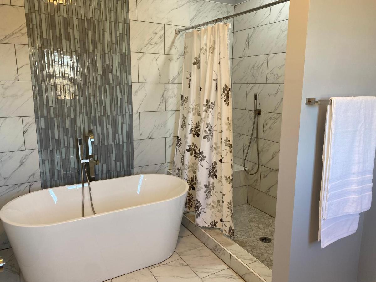 La Casa Grande Hosting Apartment Whitsett Ngoại thất bức ảnh